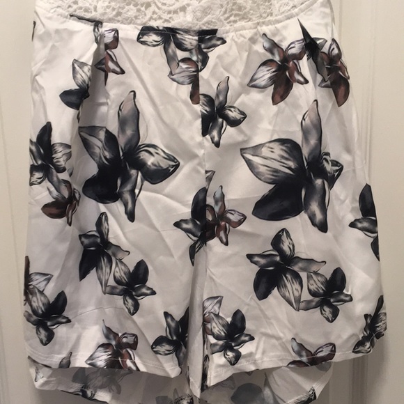 Beautiful lace and silky romper. - Picture 3 of 6